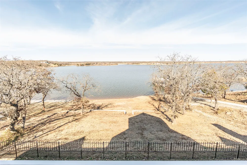 1061 Tradewinds Road Nocona, TX 76255