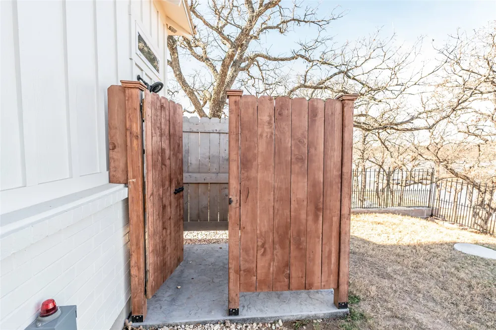 1061 Tradewinds Road Nocona, TX 76255