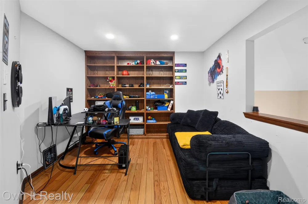 718 S Military Street Dearborn City, MI 48124