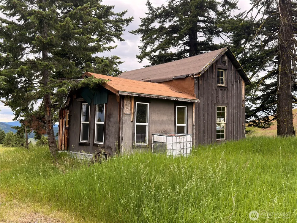 12 S Teal Lake Road Oroville, WA 98844