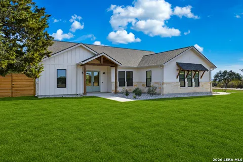 389 RIO CIR