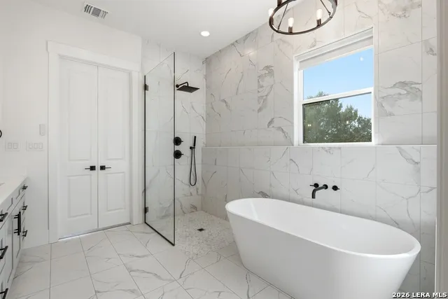 389 RIO CIR Pipe Creek, TX 78063