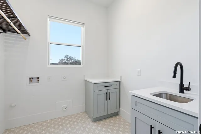 389 RIO CIR Pipe Creek, TX 78063
