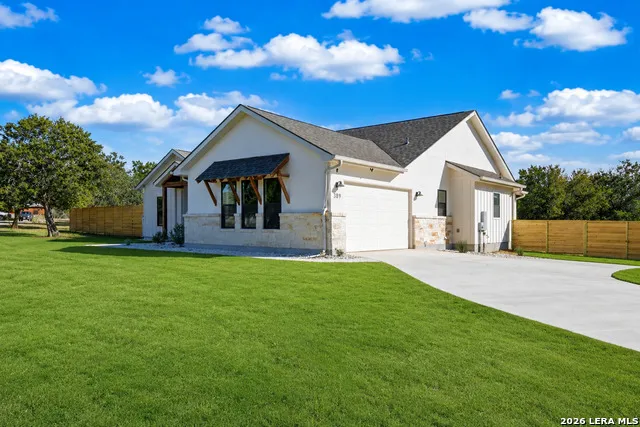 389 RIO CIR Pipe Creek, TX 78063