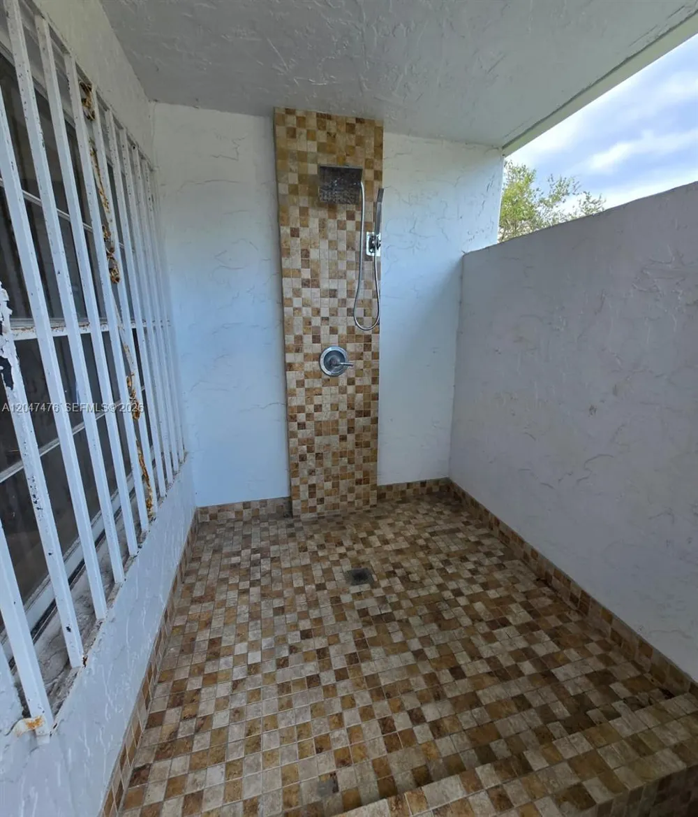 926 NE 27th Ave #926 Hallandale Beach, FL 33009