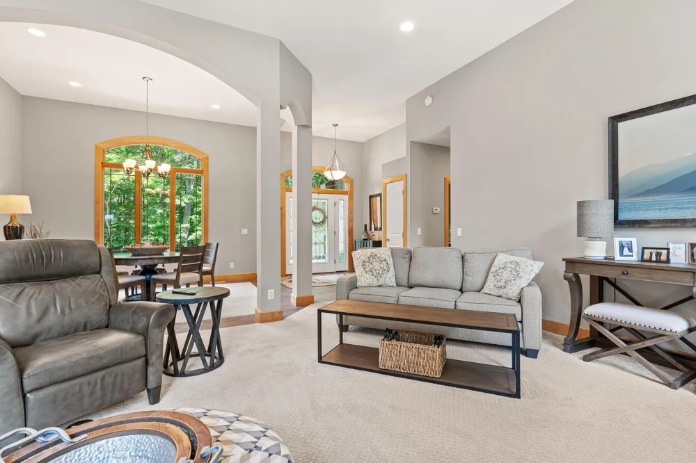 16528 Hemlock Drive Spring Lake, MI 49456