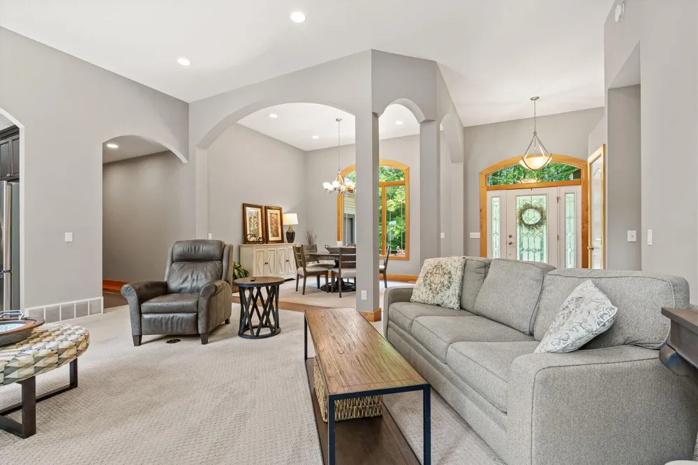 16528 Hemlock Drive Spring Lake, MI 49456
