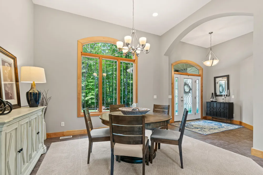 16528 Hemlock Drive Spring Lake, MI 49456
