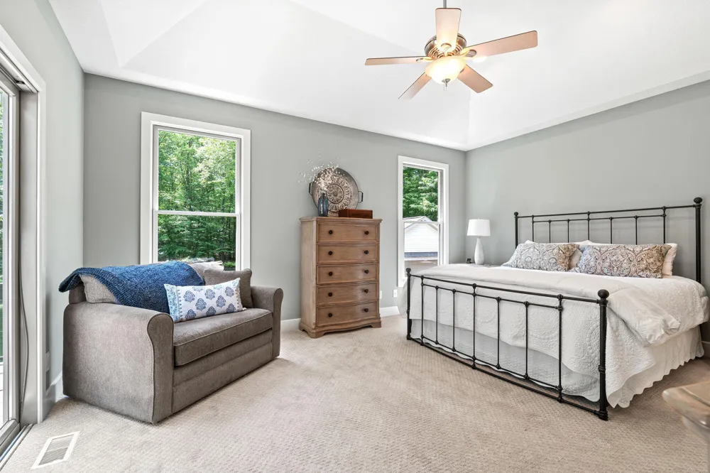 16528 Hemlock Drive Spring Lake, MI 49456