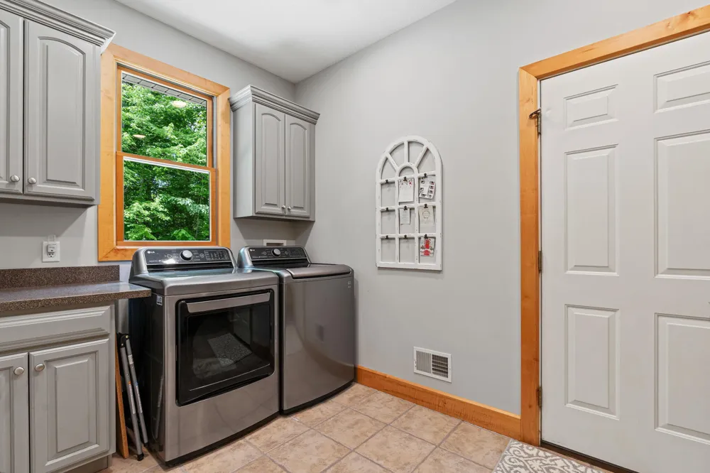 16528 Hemlock Drive Spring Lake, MI 49456