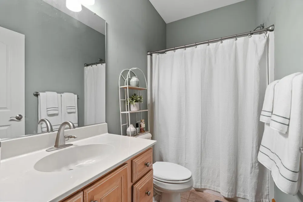 16528 Hemlock Drive Spring Lake, MI 49456