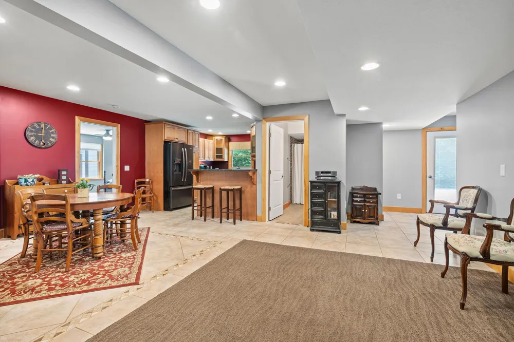 16528 Hemlock Drive Spring Lake, MI 49456