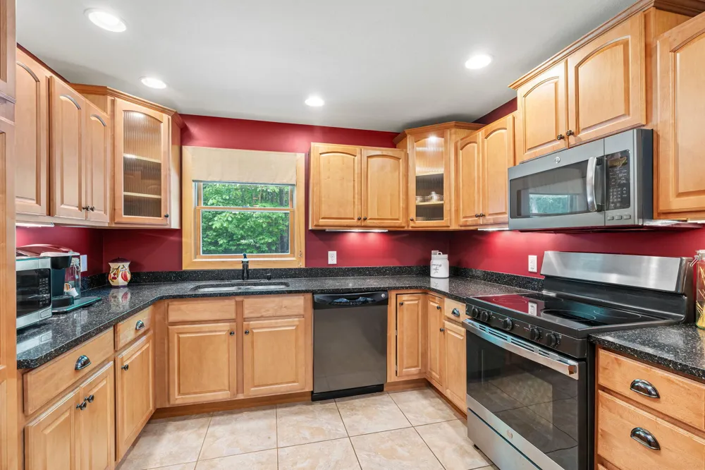 16528 Hemlock Drive Spring Lake, MI 49456