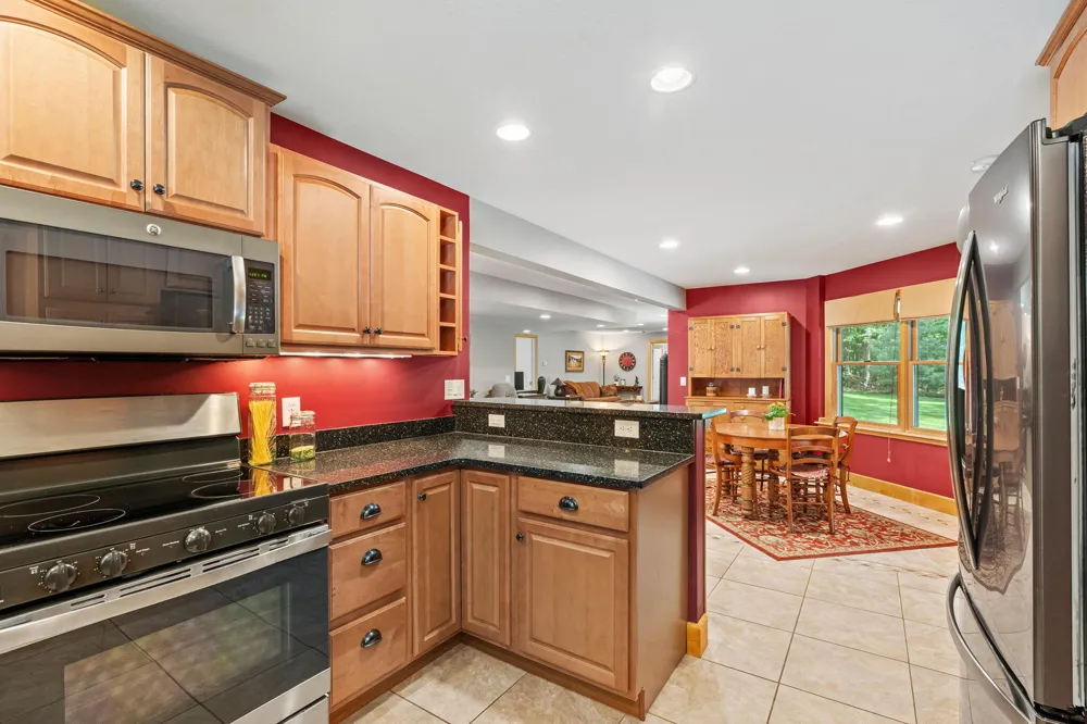 16528 Hemlock Drive Spring Lake, MI 49456