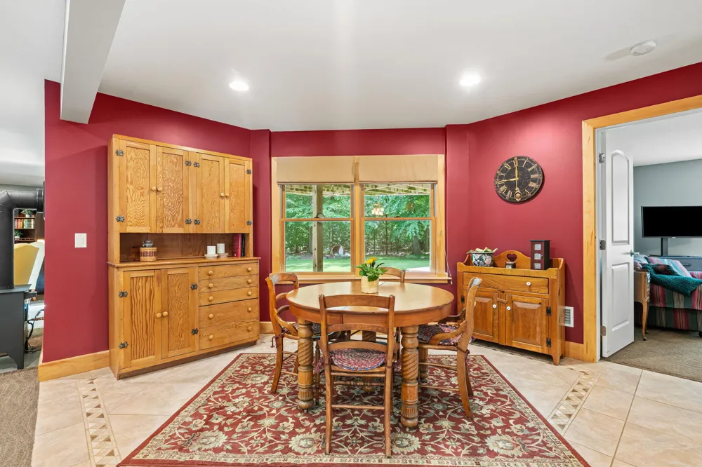 16528 Hemlock Drive Spring Lake, MI 49456