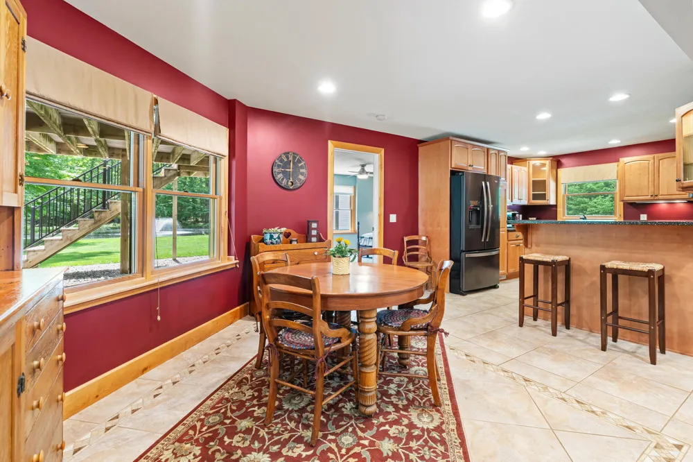 16528 Hemlock Drive Spring Lake, MI 49456