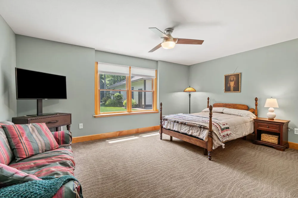 16528 Hemlock Drive Spring Lake, MI 49456