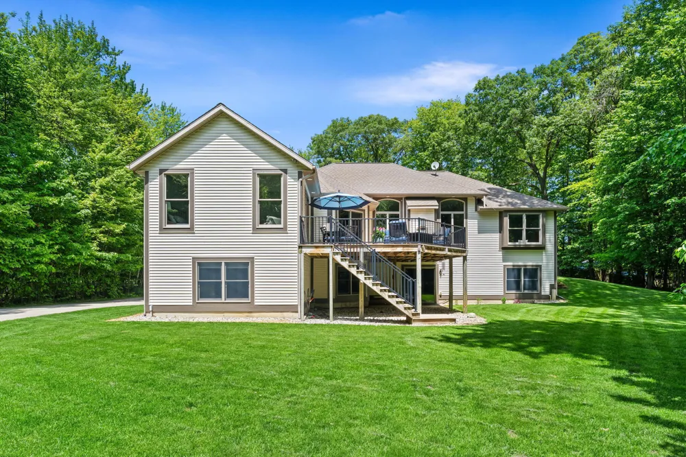 16528 Hemlock Drive Spring Lake, MI 49456