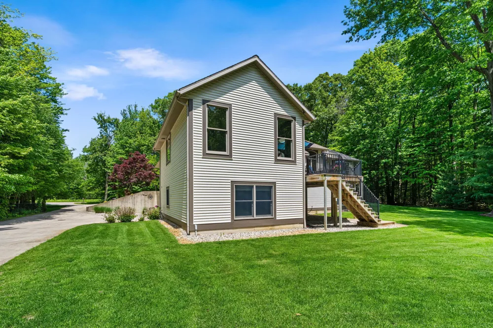 16528 Hemlock Drive Spring Lake, MI 49456