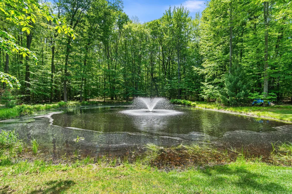 16528 Hemlock Drive Spring Lake, MI 49456
