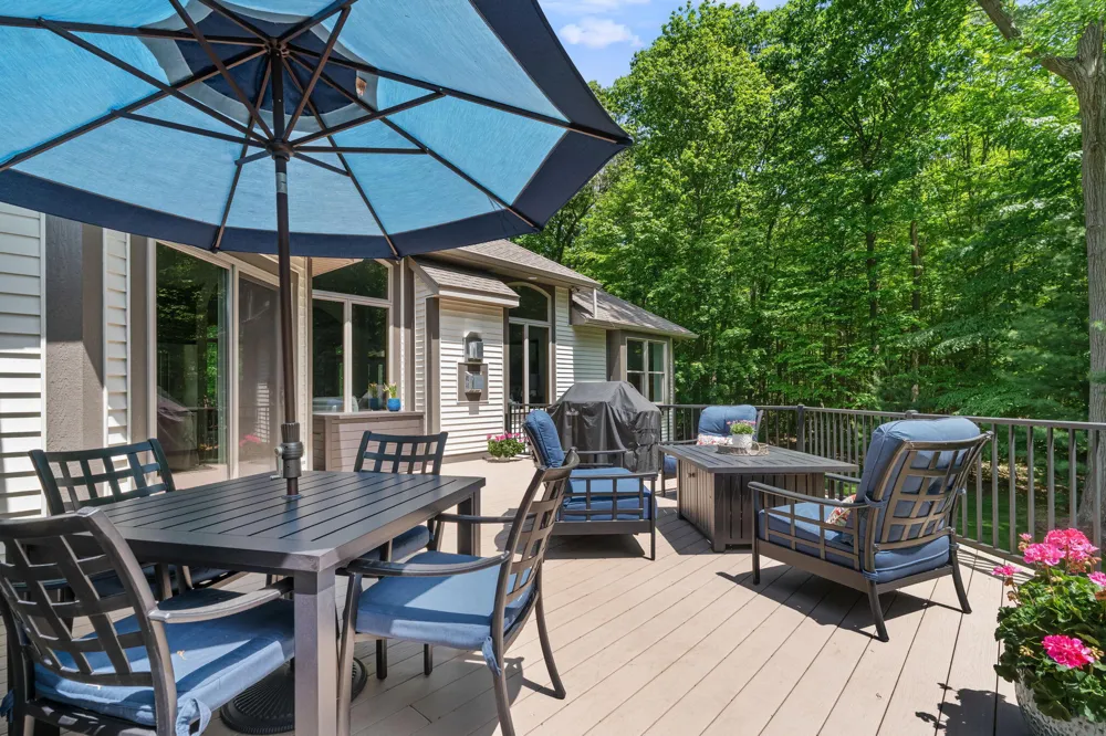 16528 Hemlock Drive Spring Lake, MI 49456