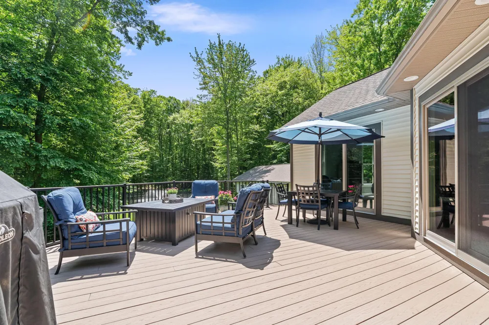 16528 Hemlock Drive Spring Lake, MI 49456