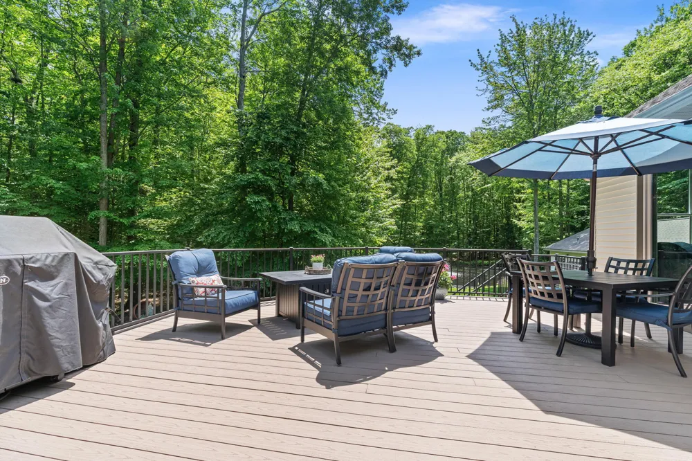 16528 Hemlock Drive Spring Lake, MI 49456