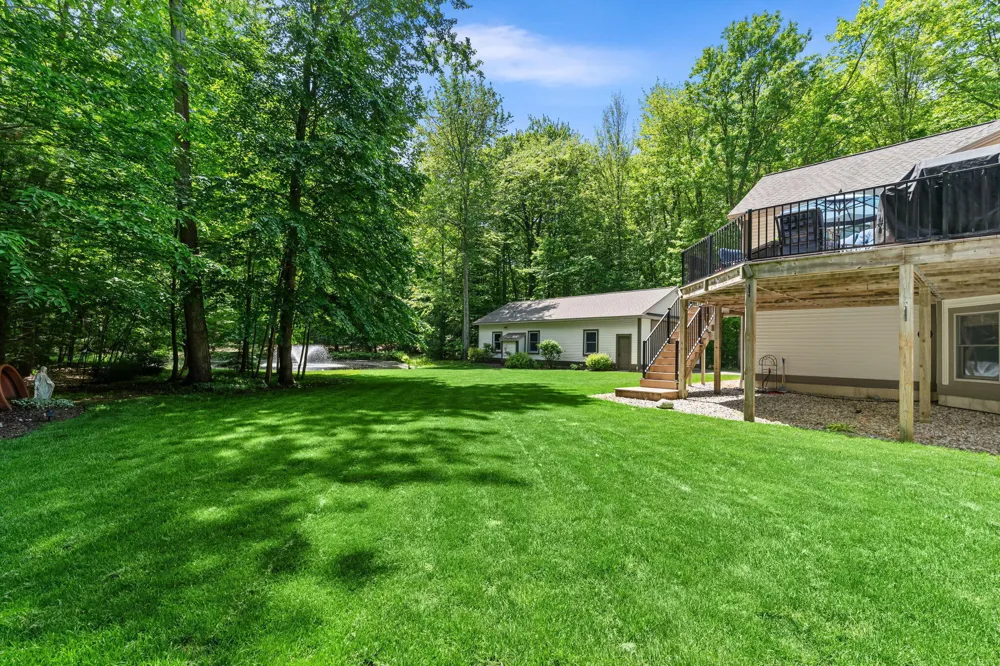 16528 Hemlock Drive Spring Lake, MI 49456