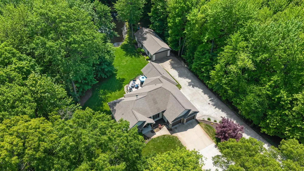 16528 Hemlock Drive Spring Lake, MI 49456