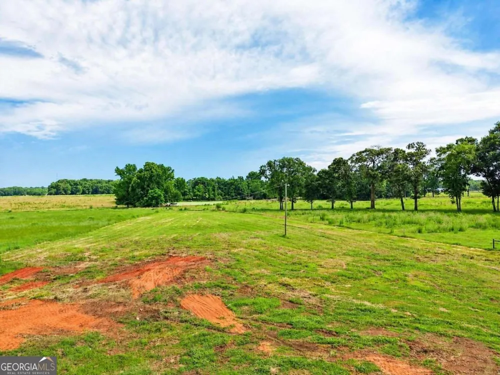 1088 Clements RD Comer, GA 30629