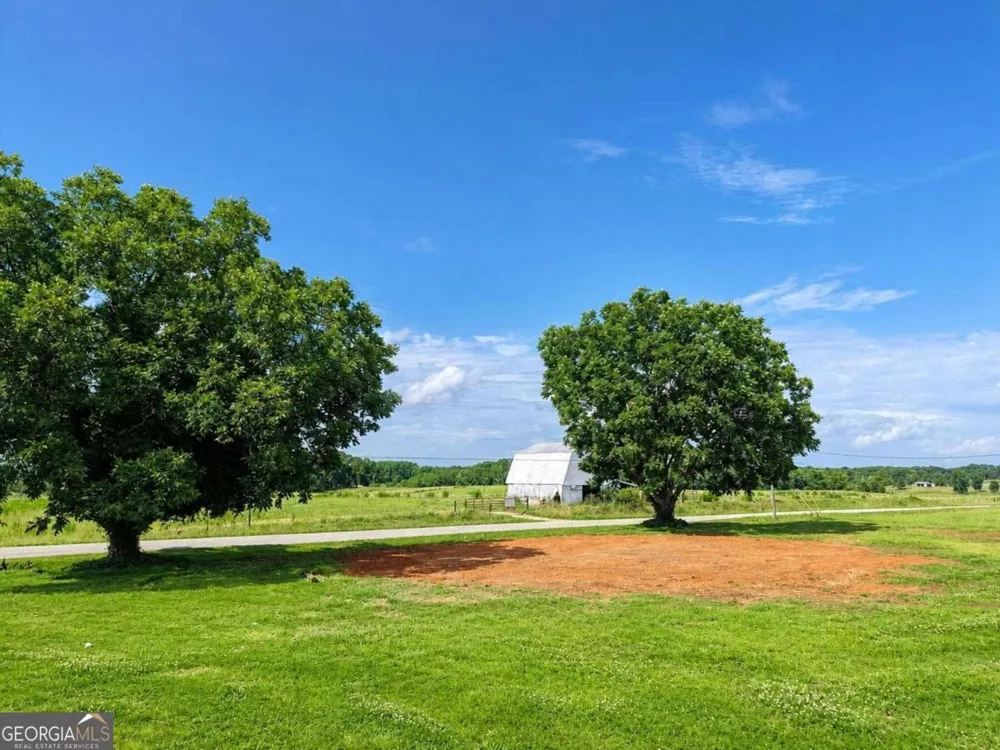 1088 Clements RD Comer, GA 30629