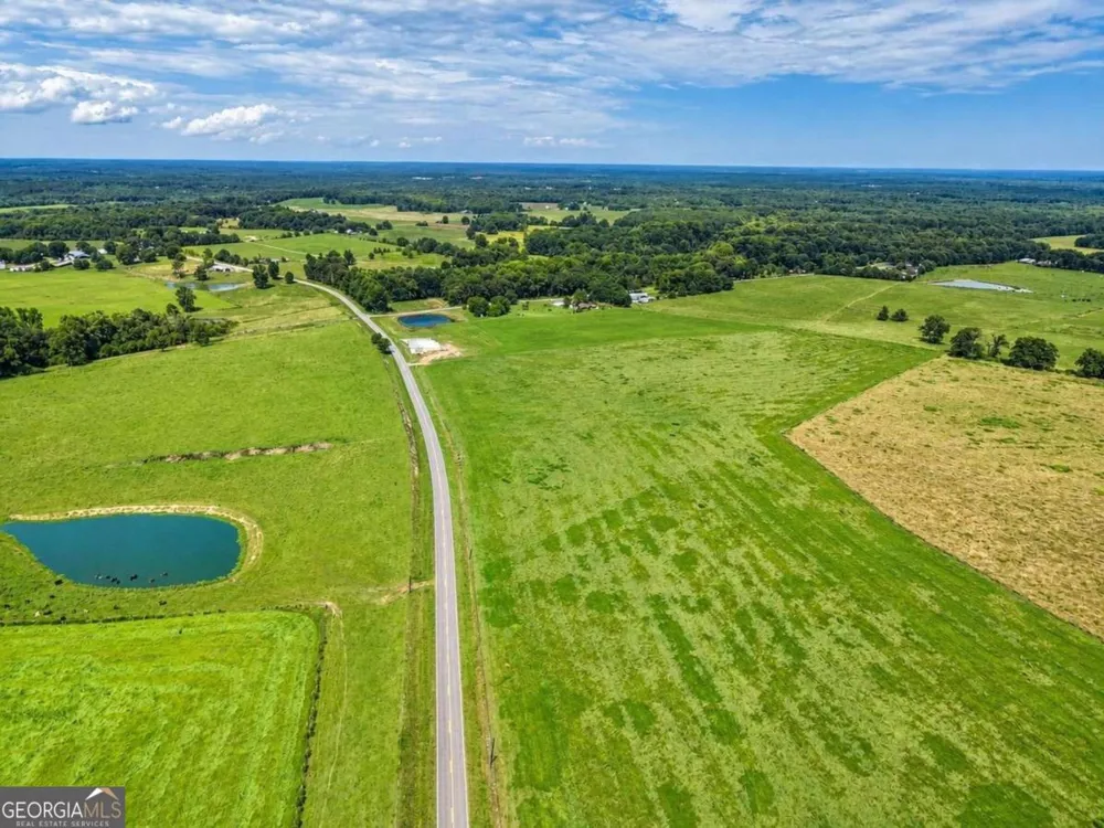 1088 Clements RD Comer, GA 30629