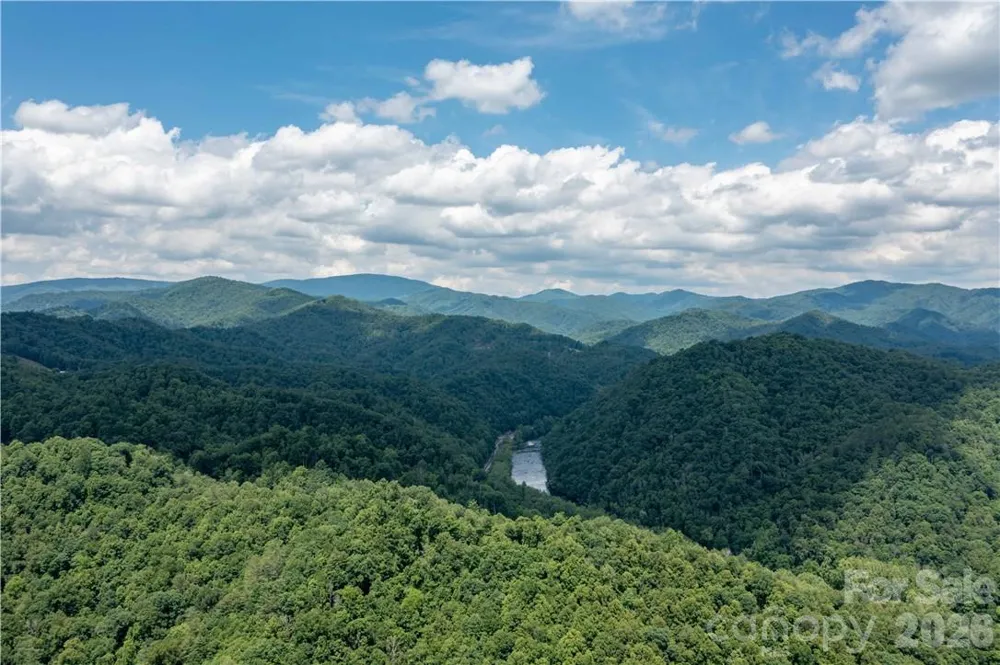 000 High Cliff Drive Green Mountain, NC 28740