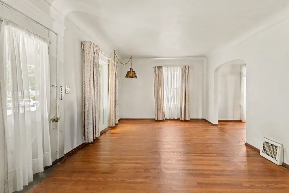 815 Francis Avenue Lansing, MI 48912