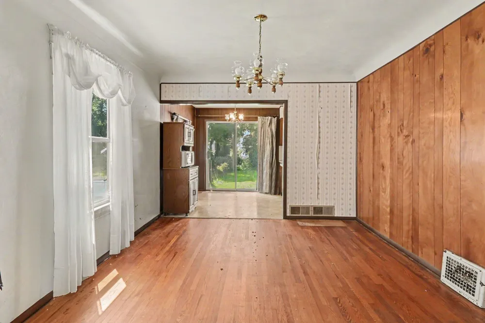 815 Francis Avenue Lansing, MI 48912