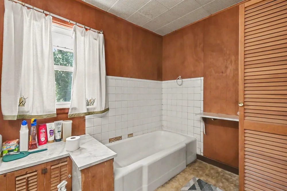 815 Francis Avenue Lansing, MI 48912