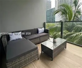 68 SE 6th St #906 Miami, FL 33131