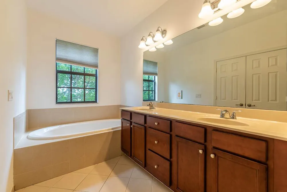 10283 Wellington Parc Drive Wellington, FL 33449