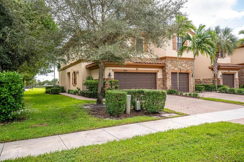 10283 Wellington Parc Drive Wellington, FL 33449