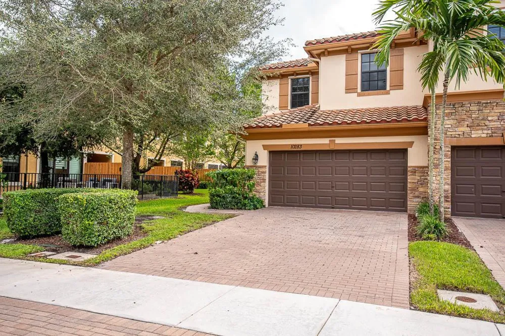 10283 Wellington Parc Drive Wellington, FL 33449