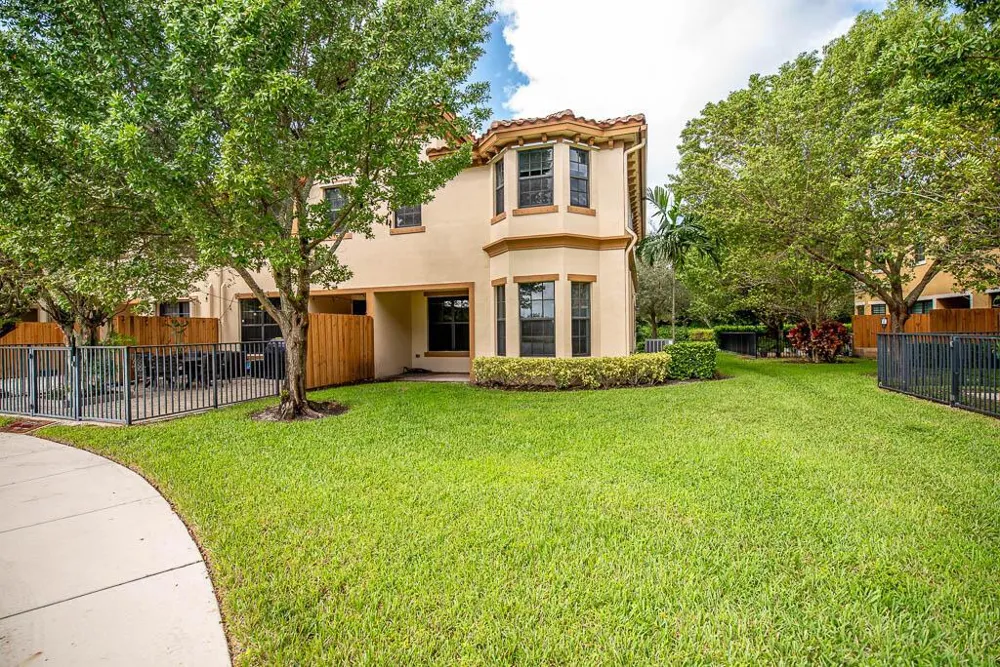 10283 Wellington Parc Drive Wellington, FL 33449
