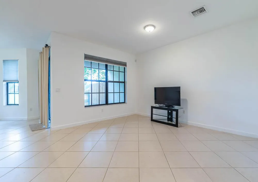 10283 Wellington Parc Drive Wellington, FL 33449