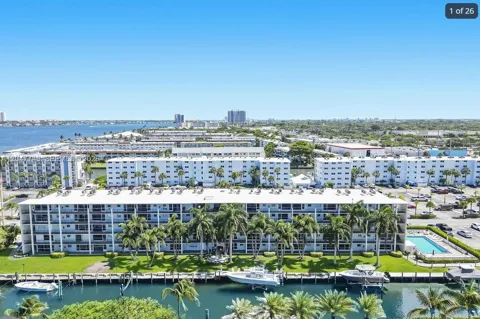 109 Paradise Harbour Blvd #406