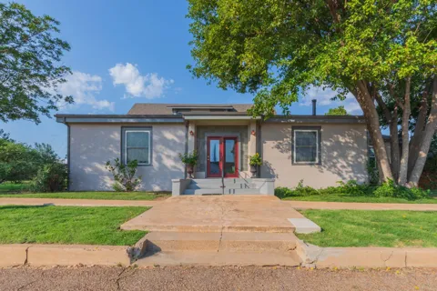 216 E 4th Street