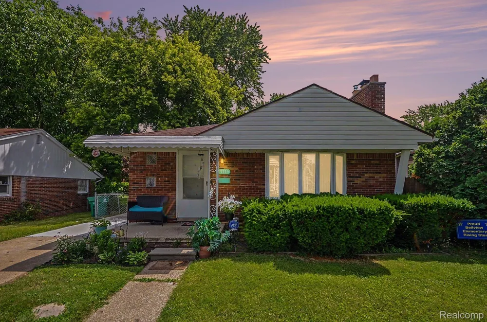 23116 Beechwood Avenue Eastpointe City, MI 48021