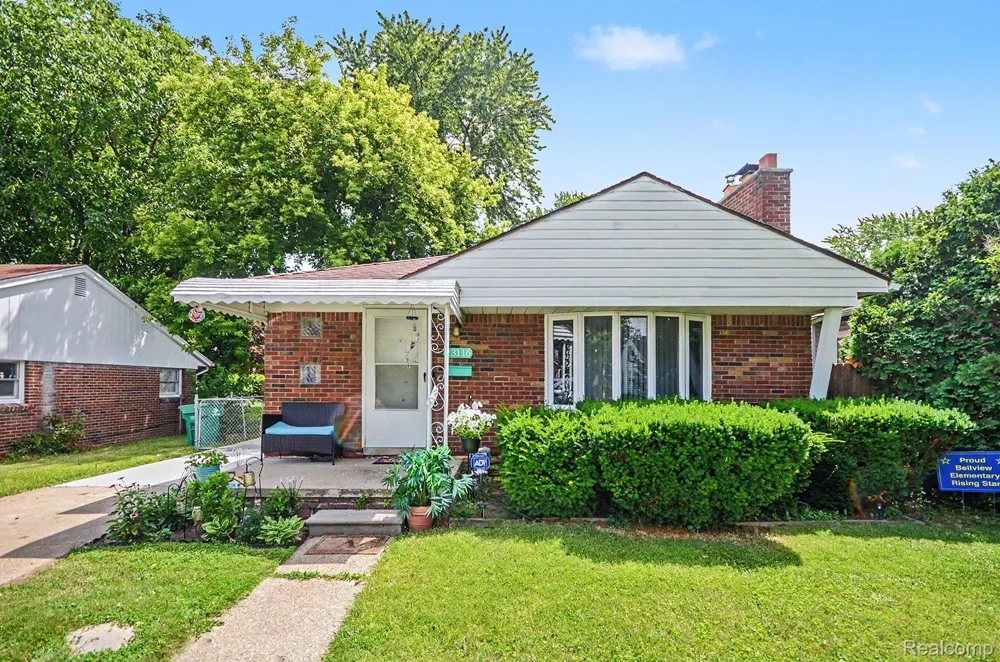 23116 Beechwood Avenue Eastpointe City, MI 48021