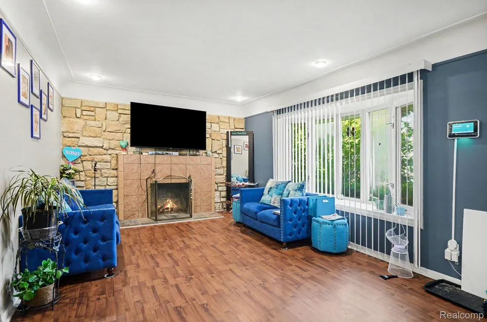 23116 Beechwood Avenue Eastpointe City, MI 48021