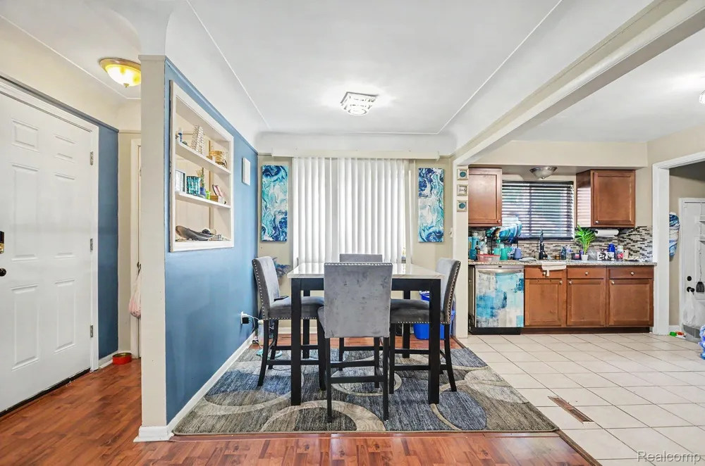 23116 Beechwood Avenue Eastpointe City, MI 48021