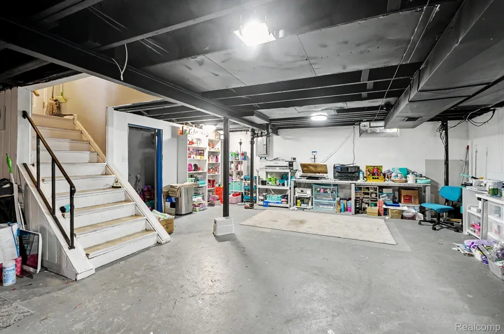 23116 Beechwood Avenue Eastpointe City, MI 48021