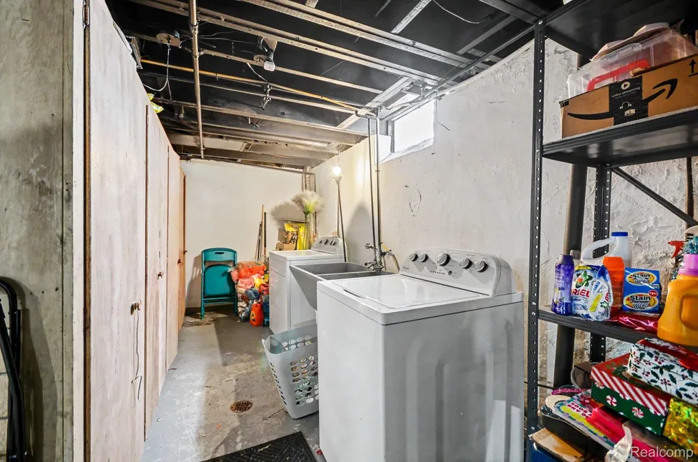 23116 Beechwood Avenue Eastpointe City, MI 48021